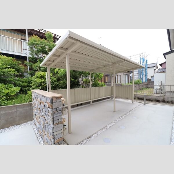 現地周辺 (駐輪場)