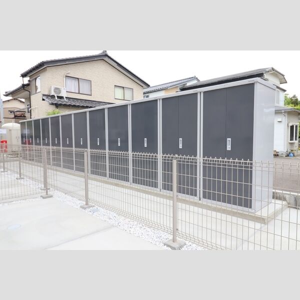 現地周辺 (トランクルーム)