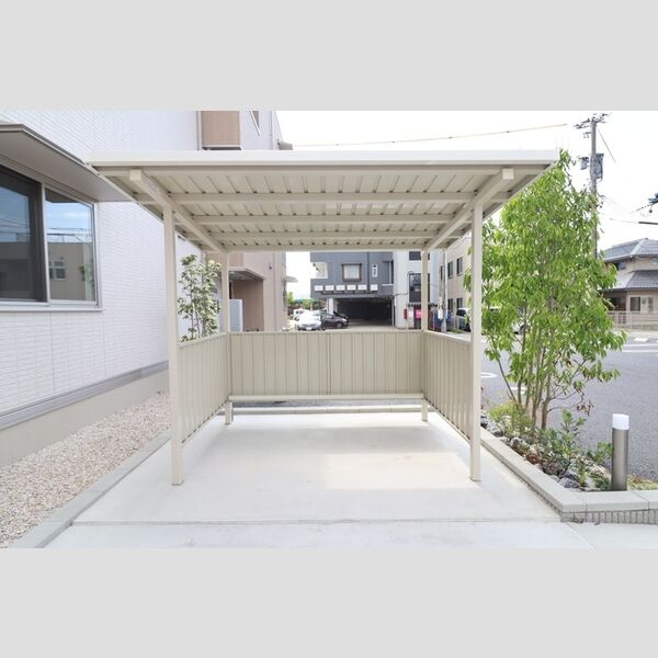 現地周辺 (駐輪場)