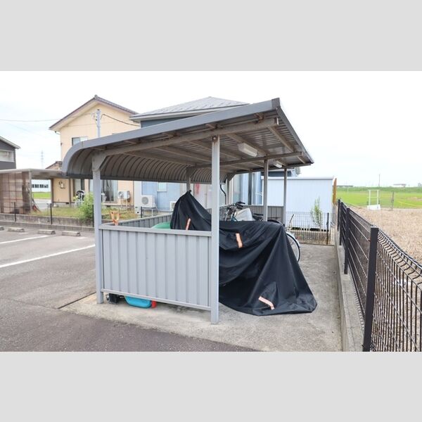 現地周辺 (駐輪場)