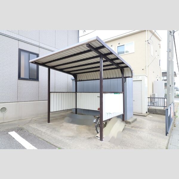 現地周辺 (駐輪場)