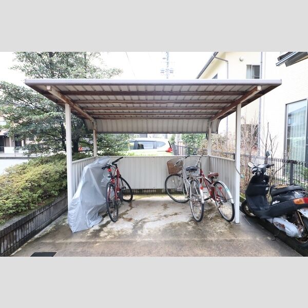 現地周辺 (駐輪場)