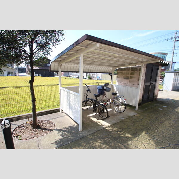 現地周辺 (自転車置場)