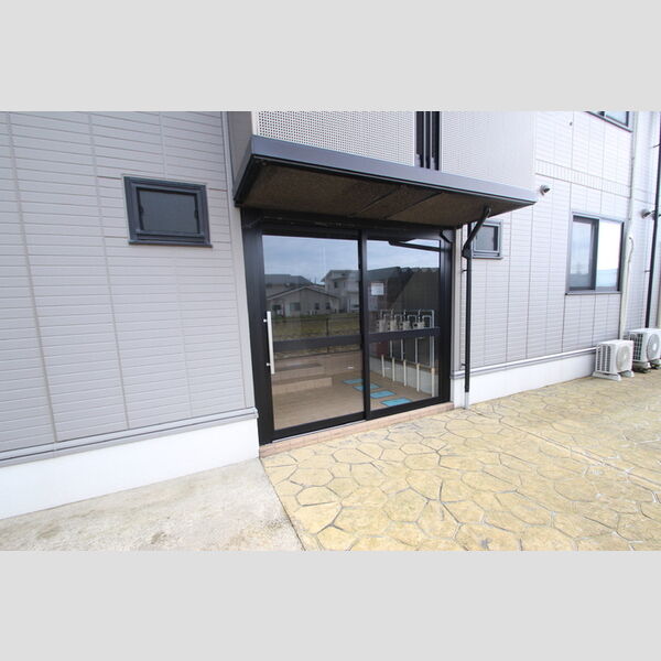 エントランス (共用玄関)