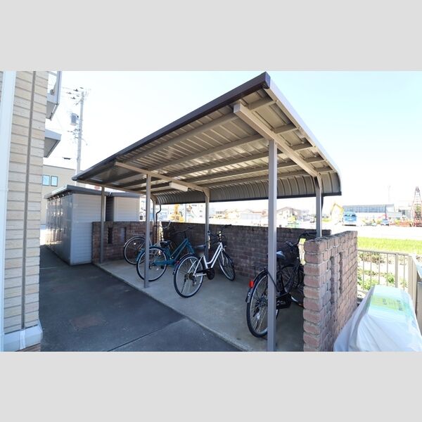 現地周辺 (駐輪場)