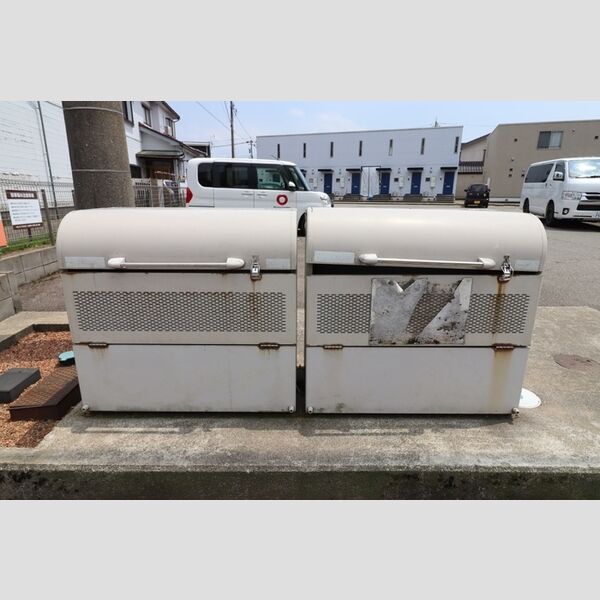 現地周辺 (ゴミ置場)