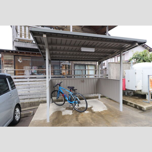 現地周辺 (駐輪場)