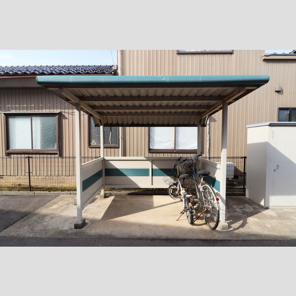 現地周辺 (駐輪場)