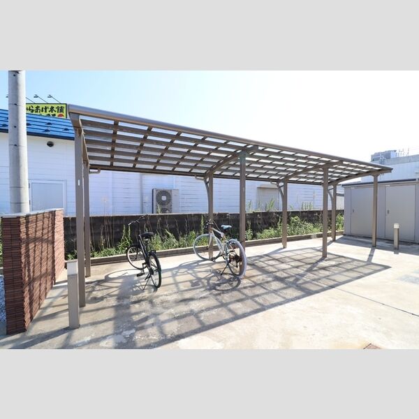 現地周辺 (駐輪場)