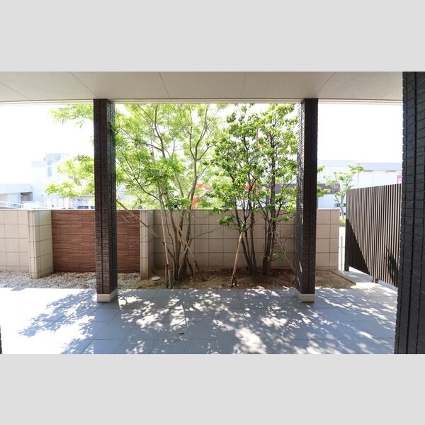 エントランス (エントランス)