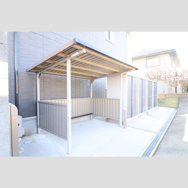 現地周辺 (駐輪場)