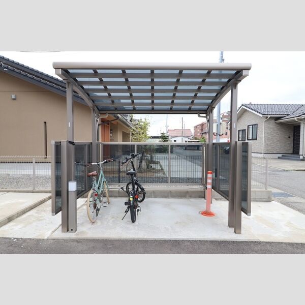 現地周辺 (駐輪場)