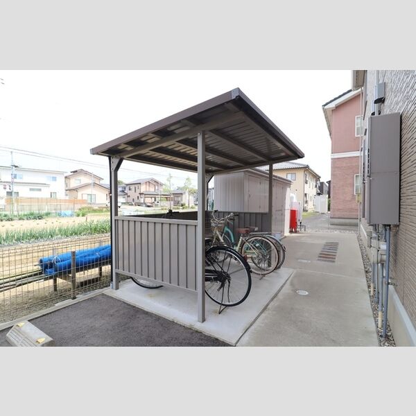 現地周辺 (駐輪場)