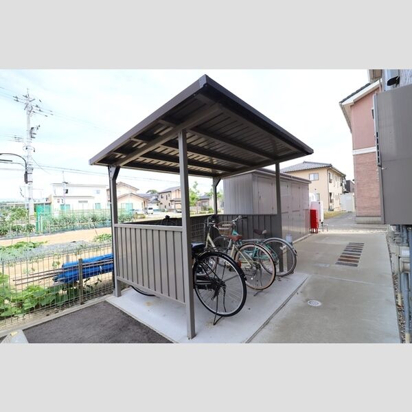 現地周辺 (駐輪場)