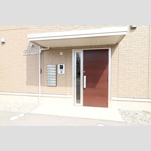 エントランス (エントランス)