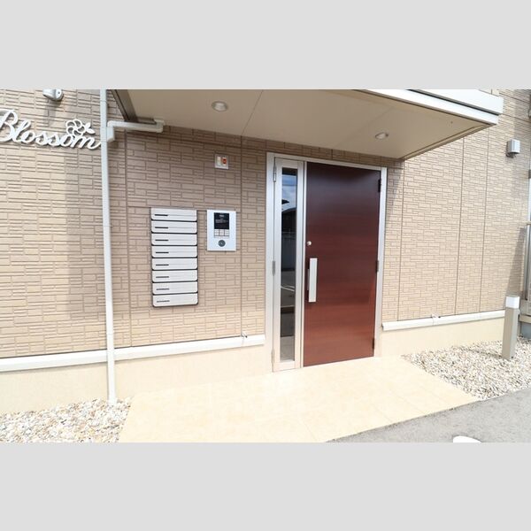 エントランス (エントランス)