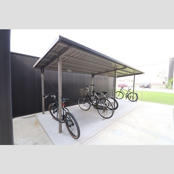 現地周辺 (駐輪場)