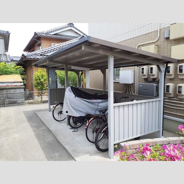 現地周辺 (駐輪場)