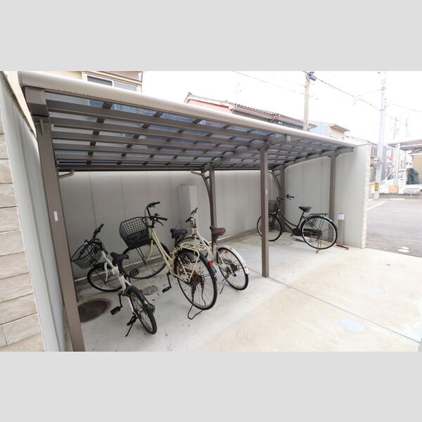 現地周辺 (駐輪場)