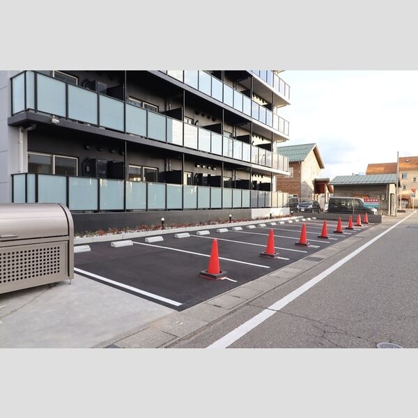 駐車場 (駐車場)