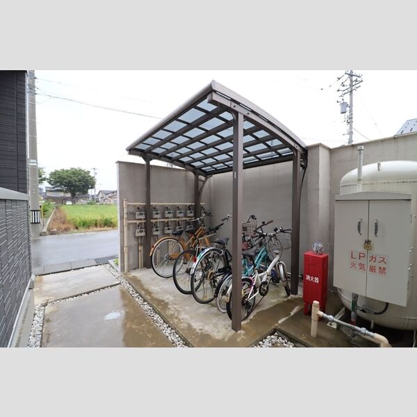 現地周辺 (駐輪場)