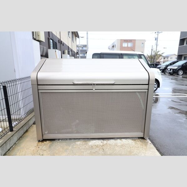 現地周辺 (ゴミ置場)