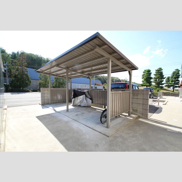 現地周辺 (自転車置き場)