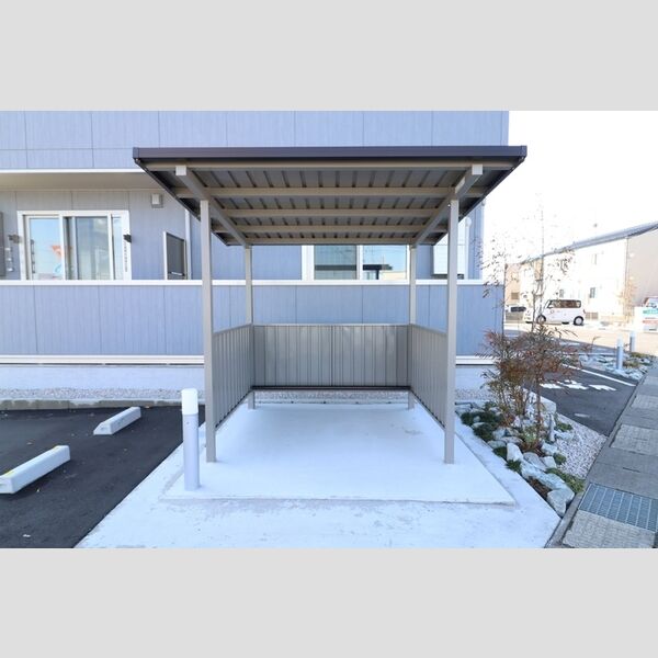 現地周辺 (駐輪場)