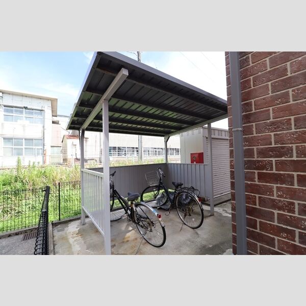 現地周辺 (駐輪場)