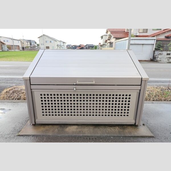 現地周辺 (ゴミ置場)