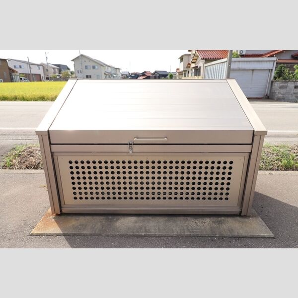 現地周辺 (ゴミ置場)