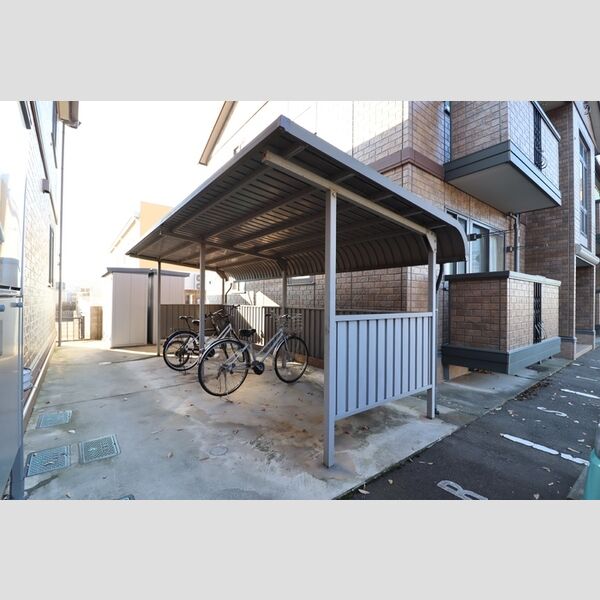 現地周辺 (駐輪場)