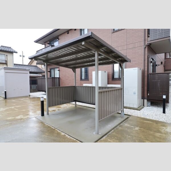 現地周辺 (駐輪場)