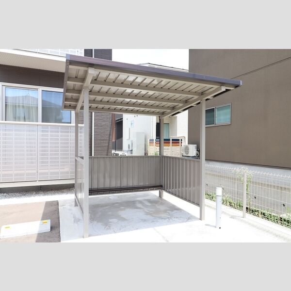 現地周辺 (駐輪場)