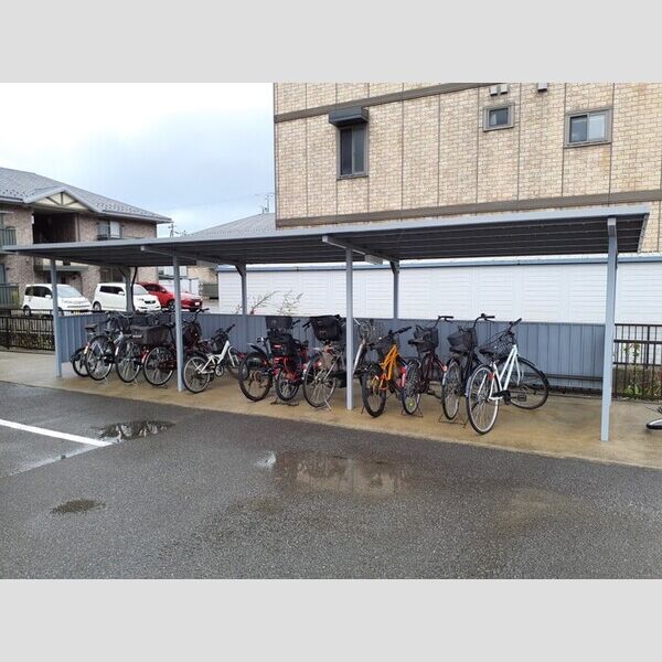 現地周辺 (駐輪場)