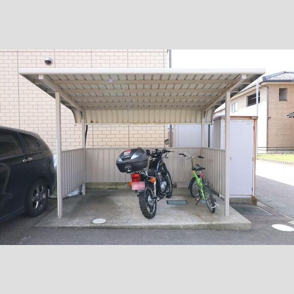 現地周辺 (駐輪場)