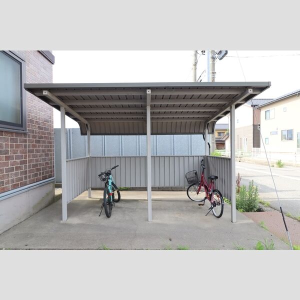 現地周辺 (駐輪場)