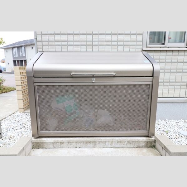 現地周辺 (ゴミ置場)