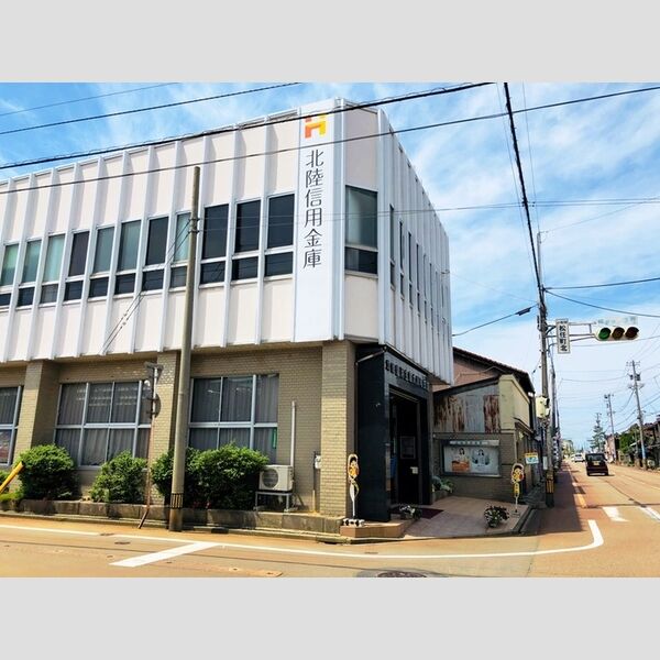 現地周辺 (北陸信用金庫大川町支店)