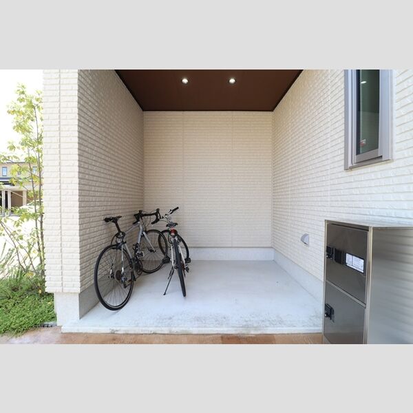 現地周辺 (駐輪場)