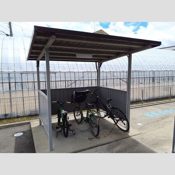 現地周辺 (駐輪場)