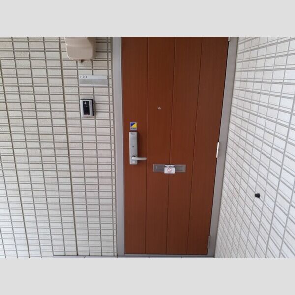 エントランス (エントランス)