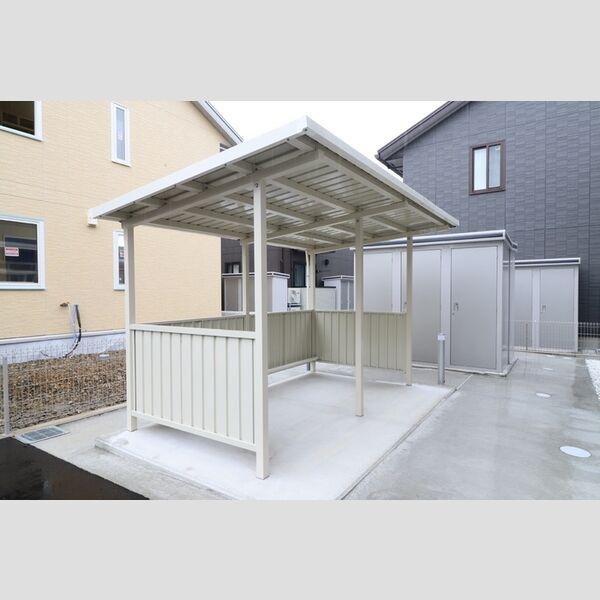 現地周辺 (駐輪場)