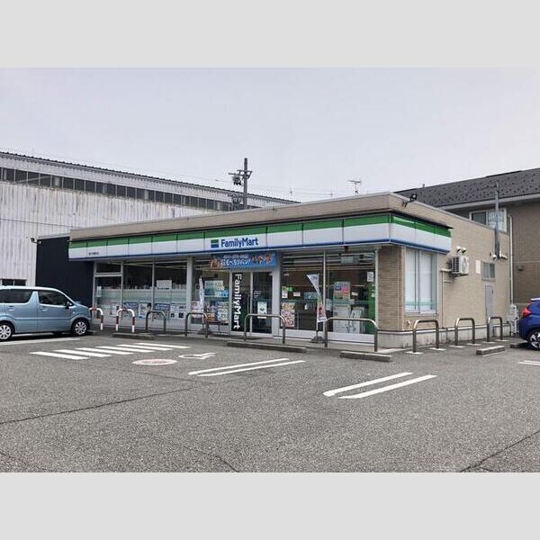 現地周辺 (ファミリーマート野々市野代店　290m)