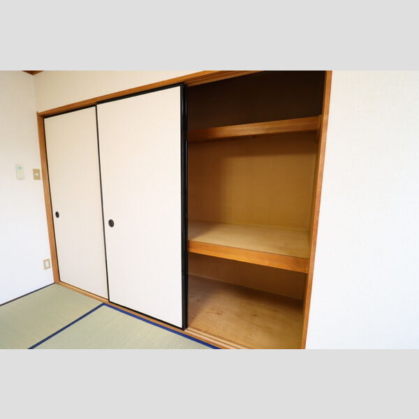 収納 (押入)