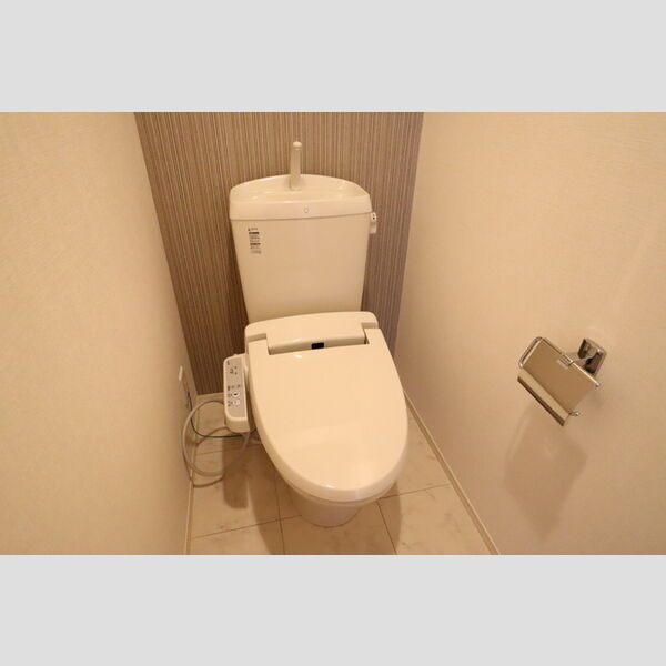 トイレ (温水洗浄暖房便座)