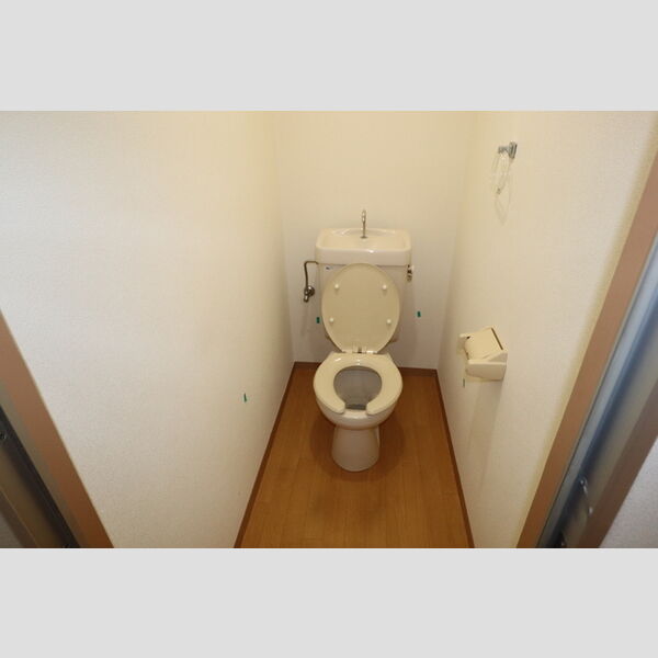 トイレ (トイレ)