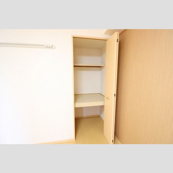 収納 (物入れ　202)