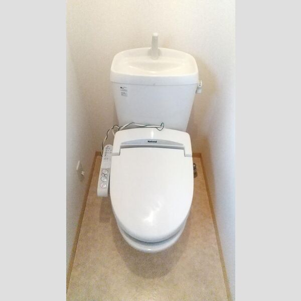 トイレ (トイレ)