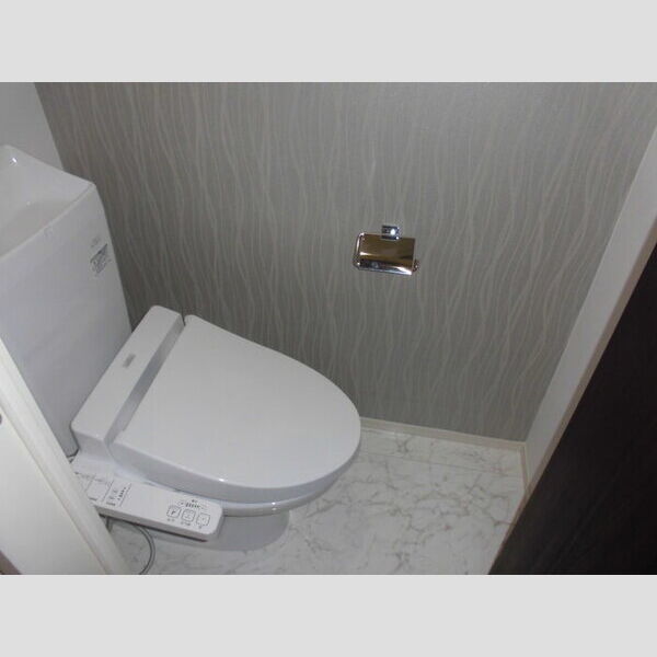 トイレ (トイレ)